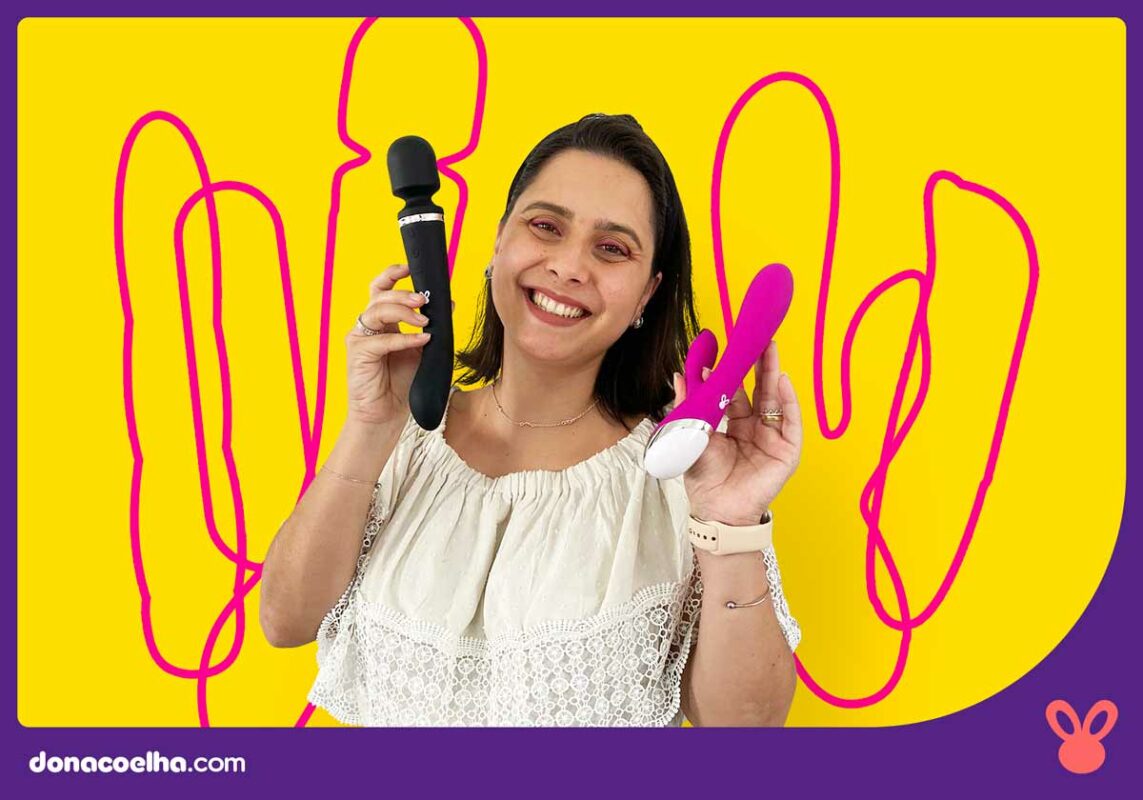 Imagem destaque do post, mulher exibindo dois tipos de vibradores. vibradores para iniciantes